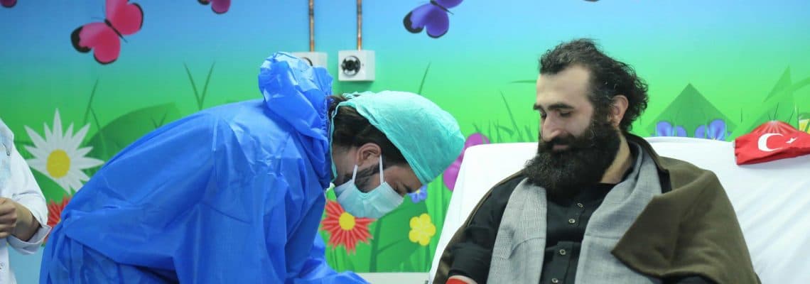 Turkish actor Celal Al gives blood for thalassemic children in Karachi